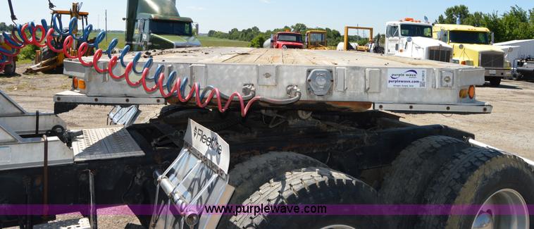 image for item H2813 1983 Raven trailer