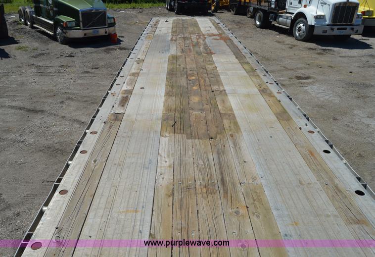 image for item H2813 1983 Raven trailer