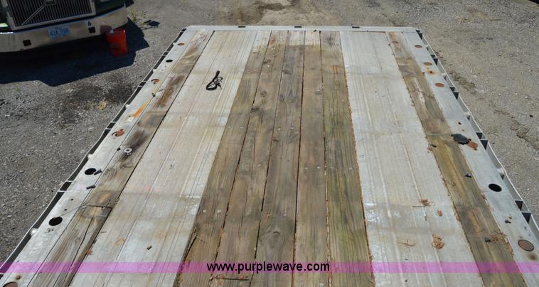 image for item H2813 1983 Raven trailer