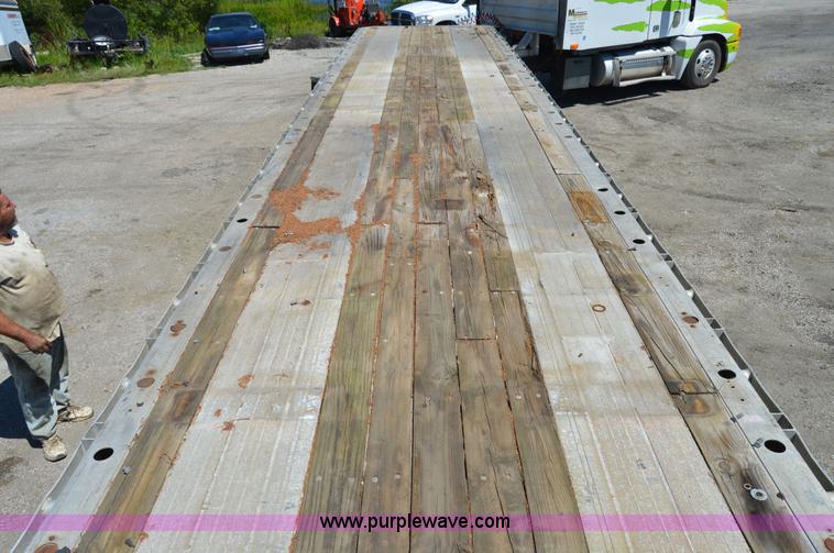 image for item H2813 1983 Raven trailer