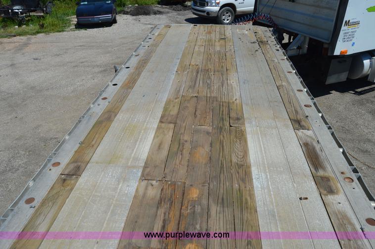 image for item H2813 1983 Raven trailer