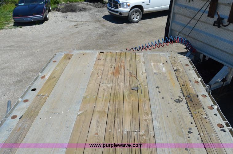 image for item H2813 1983 Raven trailer