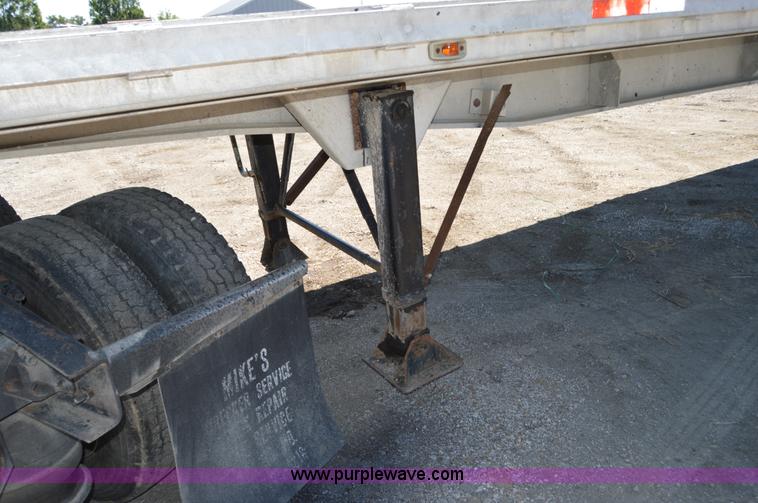 image for item H2813 1983 Raven trailer