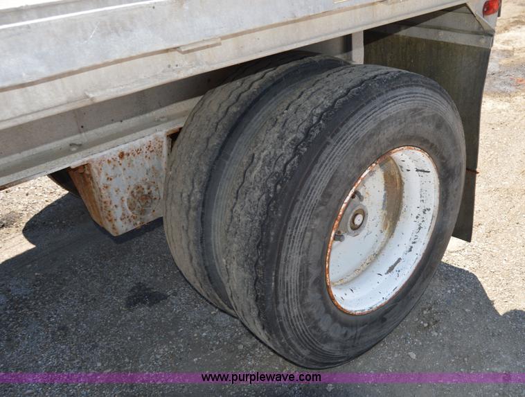 image for item H2813 1983 Raven trailer