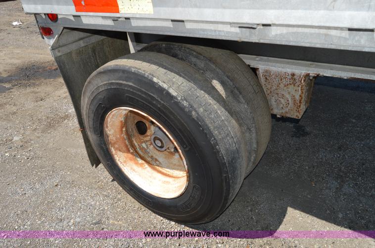 image for item H2813 1983 Raven trailer