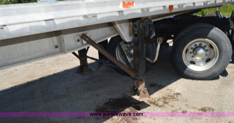 image for item H2813 1983 Raven trailer