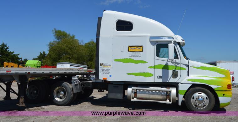 image for item H2815 1997 Freightliner Century Class semi truck