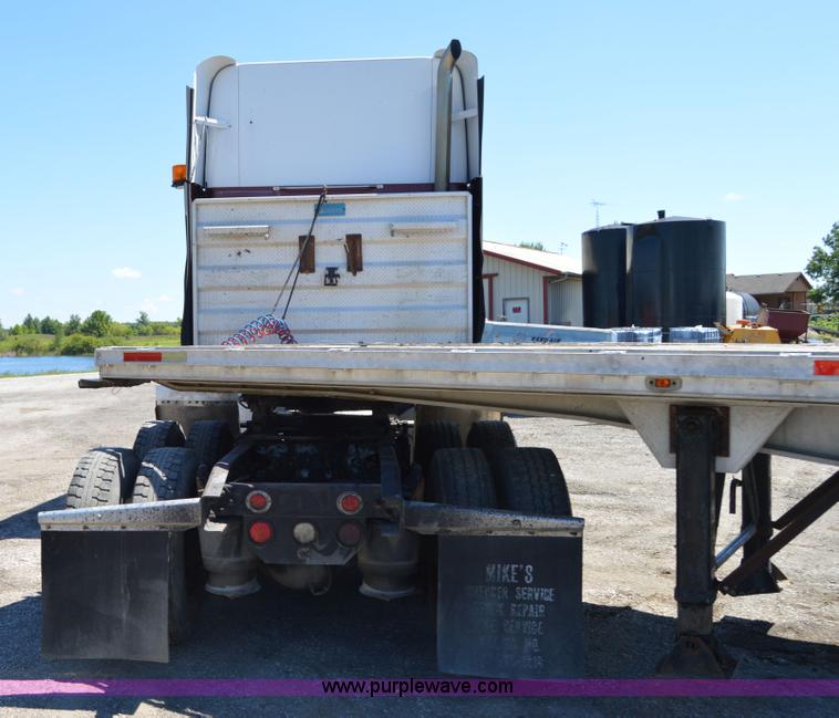 image for item H2815 1997 Freightliner Century Class semi truck