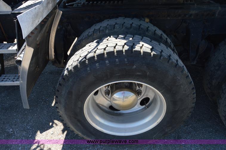 image for item H2815 1997 Freightliner Century Class semi truck