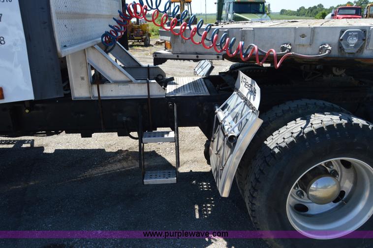 image for item H2815 1997 Freightliner Century Class semi truck