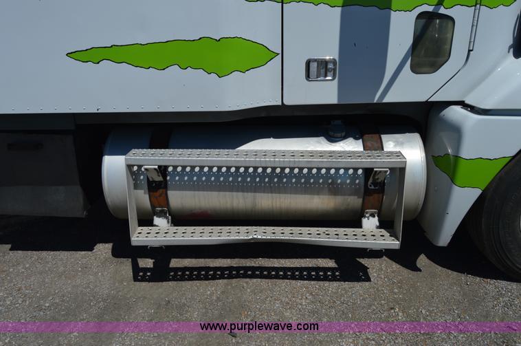 image for item H2815 1997 Freightliner Century Class semi truck