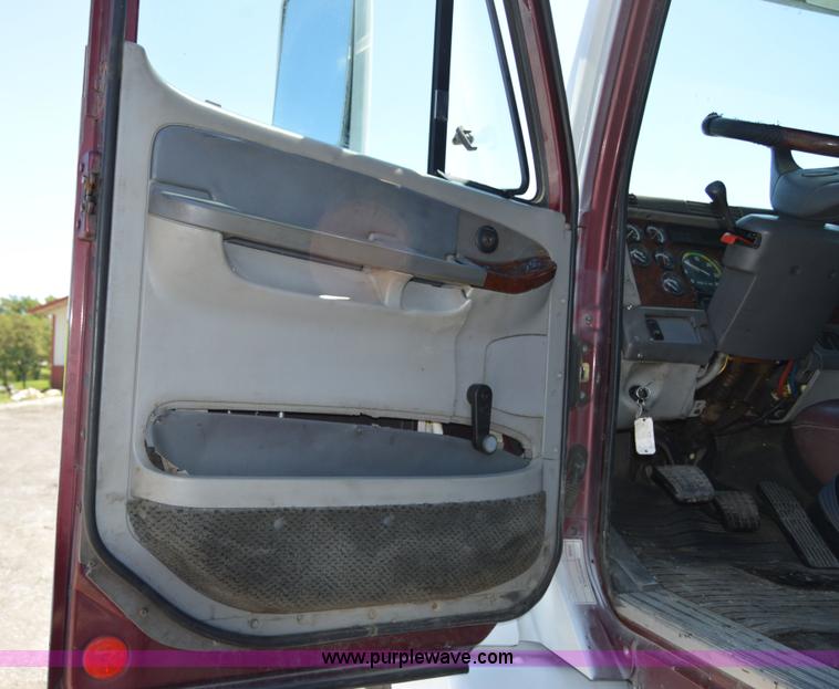 image for item H2815 1997 Freightliner Century Class semi truck