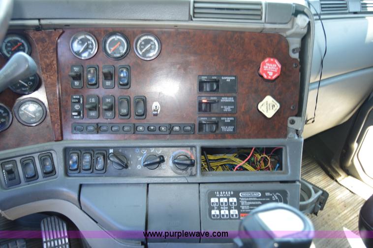 image for item H2815 1997 Freightliner Century Class semi truck