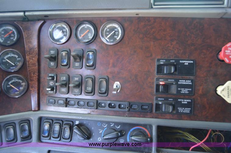 image for item H2815 1997 Freightliner Century Class semi truck