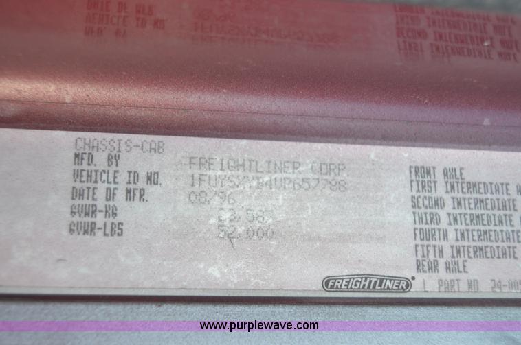 image for item H2815 1997 Freightliner Century Class semi truck