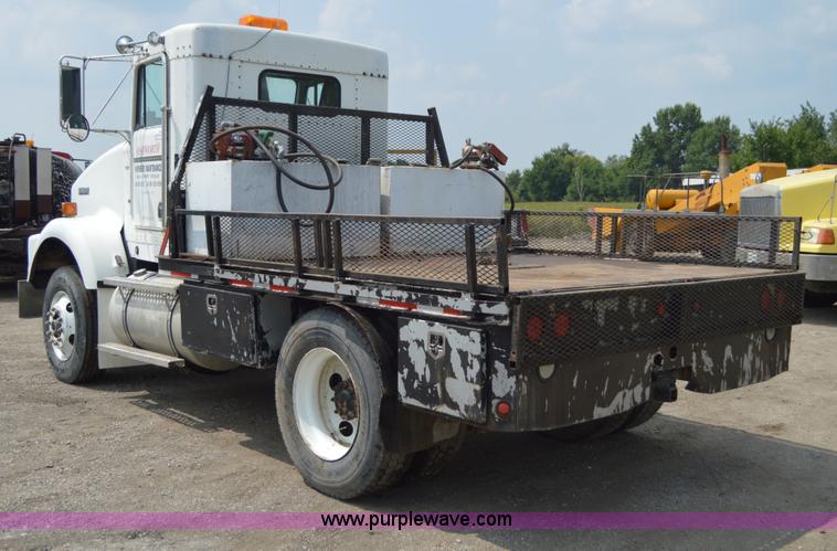 image for item H2816 1994 Kenworth T800 dump truck
