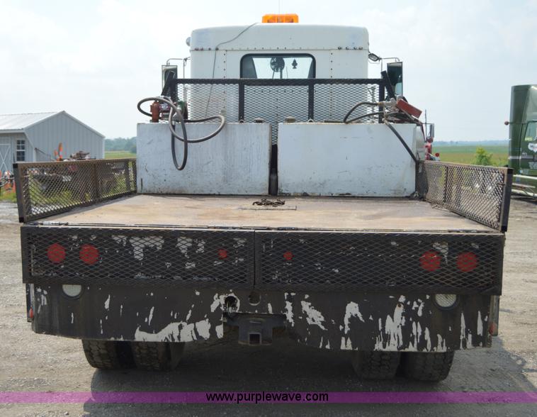 image for item H2816 1994 Kenworth T800 dump truck