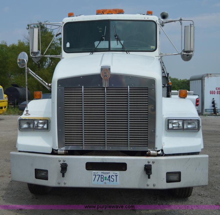 image for item H2816 1994 Kenworth T800 dump truck