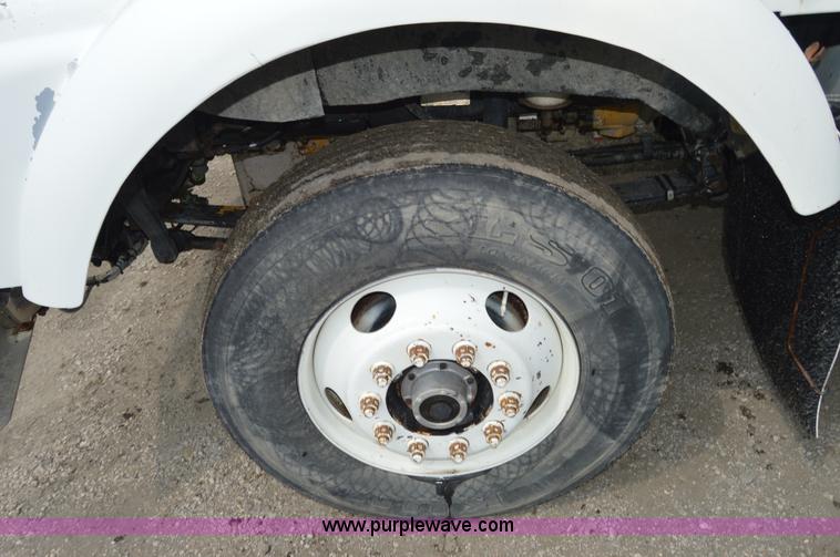 image for item H2816 1994 Kenworth T800 dump truck