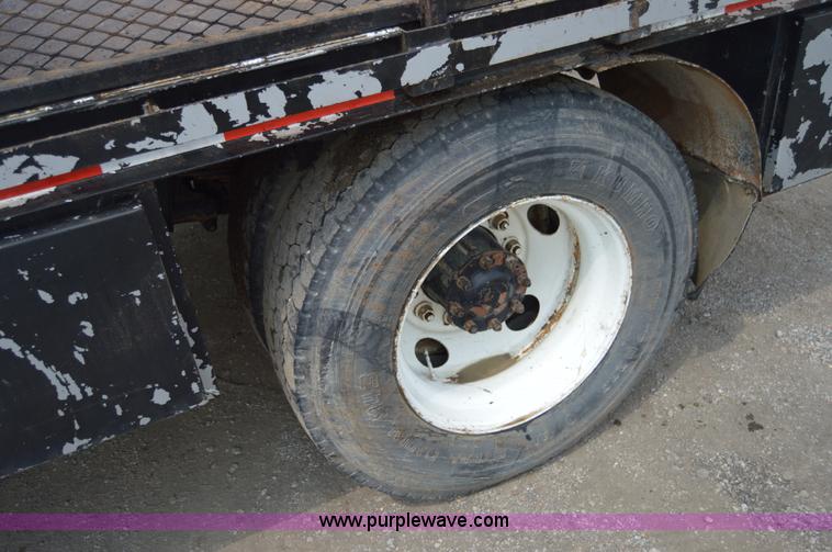 image for item H2816 1994 Kenworth T800 dump truck