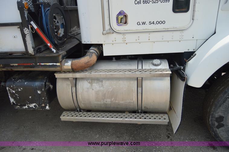 image for item H2816 1994 Kenworth T800 dump truck