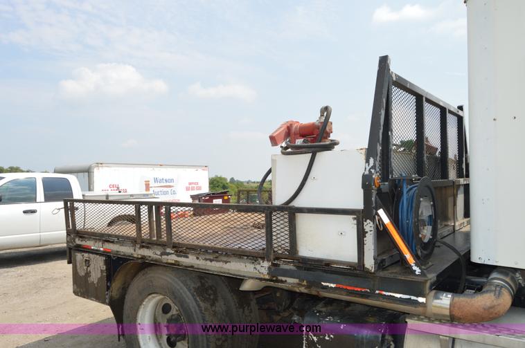 image for item H2816 1994 Kenworth T800 dump truck