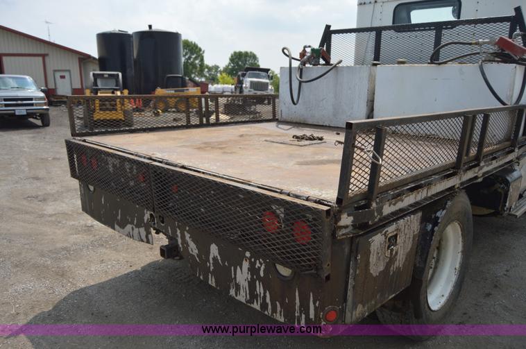 image for item H2816 1994 Kenworth T800 dump truck