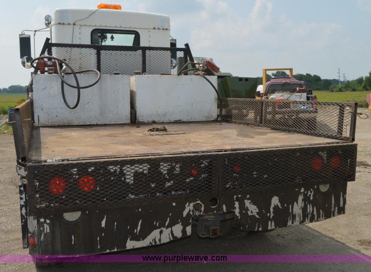 image for item H2816 1994 Kenworth T800 dump truck