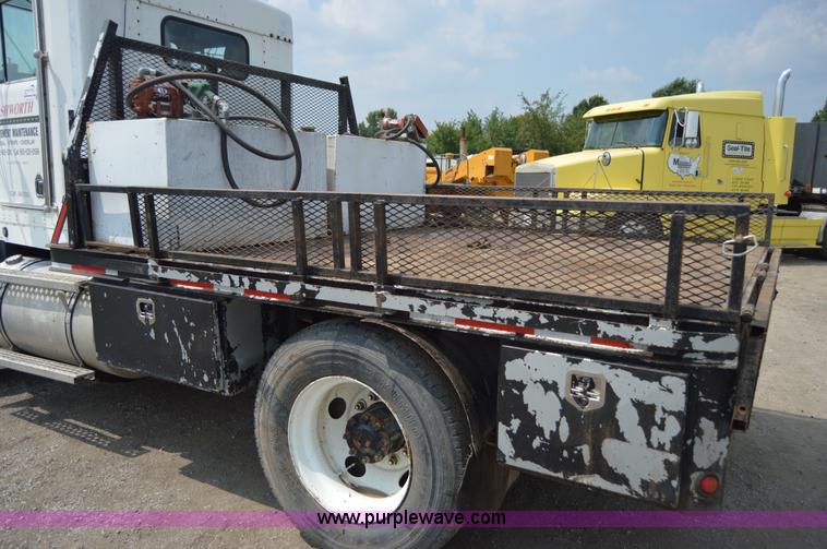 image for item H2816 1994 Kenworth T800 dump truck