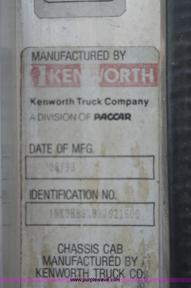 image for item H2816 1994 Kenworth T800 dump truck