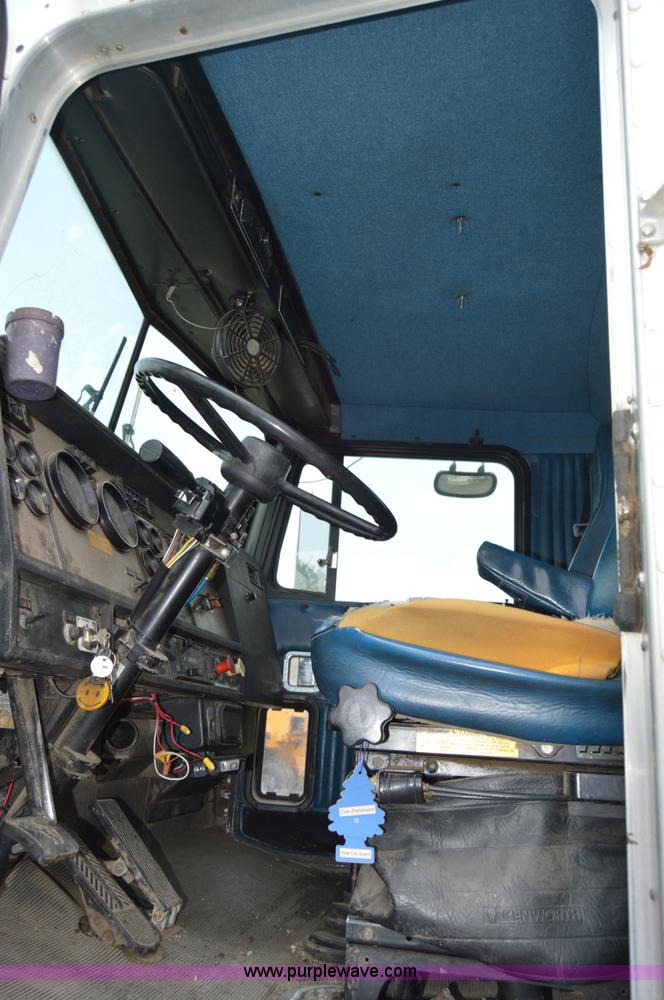 image for item H2816 1994 Kenworth T800 dump truck