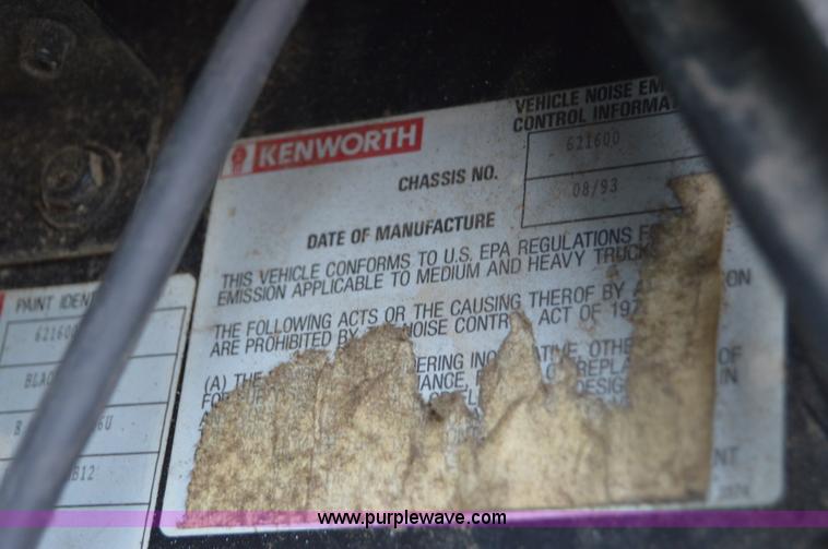 image for item H2816 1994 Kenworth T800 dump truck