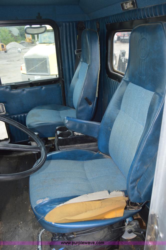 image for item H2816 1994 Kenworth T800 dump truck