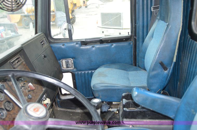 image for item H2816 1994 Kenworth T800 dump truck