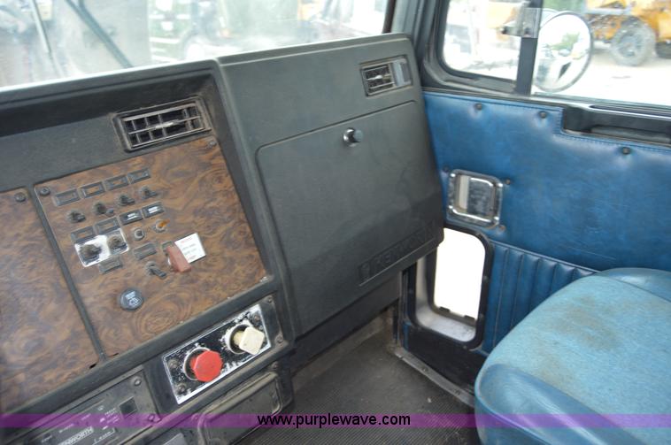 image for item H2816 1994 Kenworth T800 dump truck