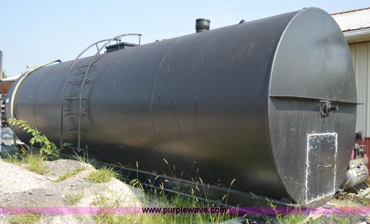 image for item H2818 10,000 gallon agitator tank