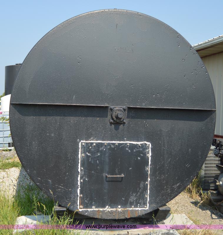 image for item H2818 10,000 gallon agitator tank
