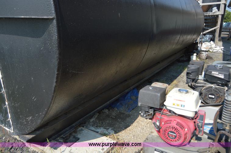 image for item H2818 10,000 gallon agitator tank