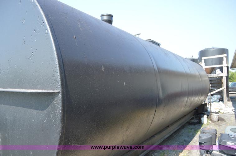 image for item H2818 10,000 gallon agitator tank