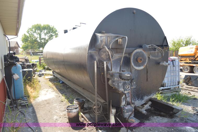 image for item H2818 10,000 gallon agitator tank