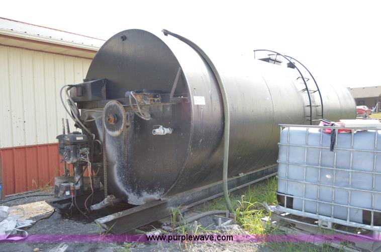 image for item H2818 10,000 gallon agitator tank