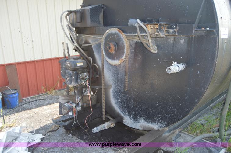 image for item H2818 10,000 gallon agitator tank