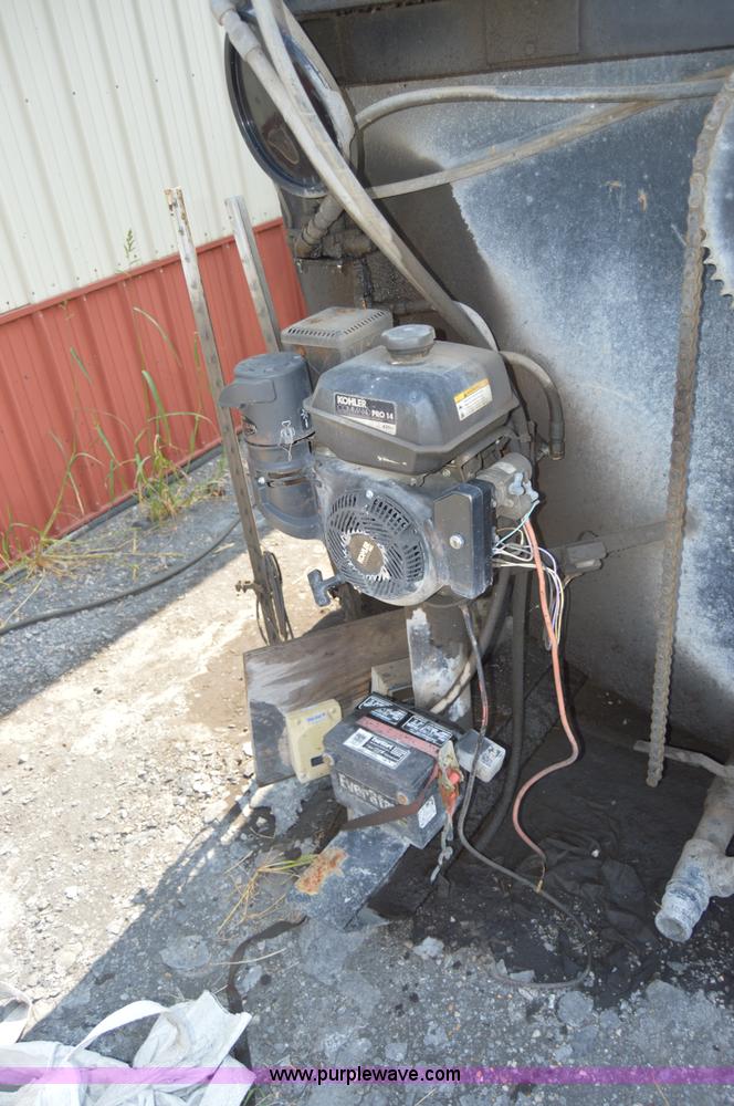 image for item H2818 10,000 gallon agitator tank