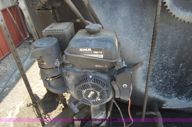 image for item H2818 10,000 gallon agitator tank