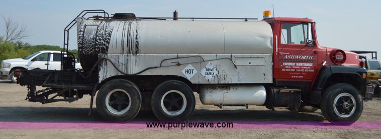 image for item H2819 1979 Ford 800 oil distributor