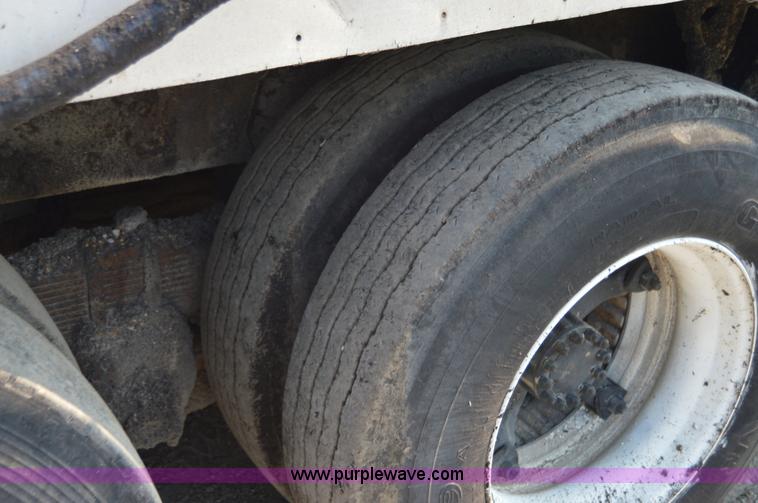 image for item H2819 1979 Ford 800 oil distributor