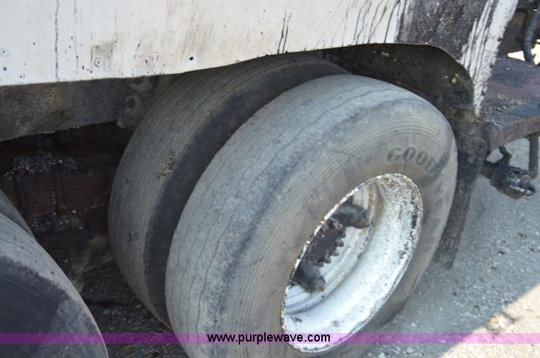 image for item H2819 1979 Ford 800 oil distributor