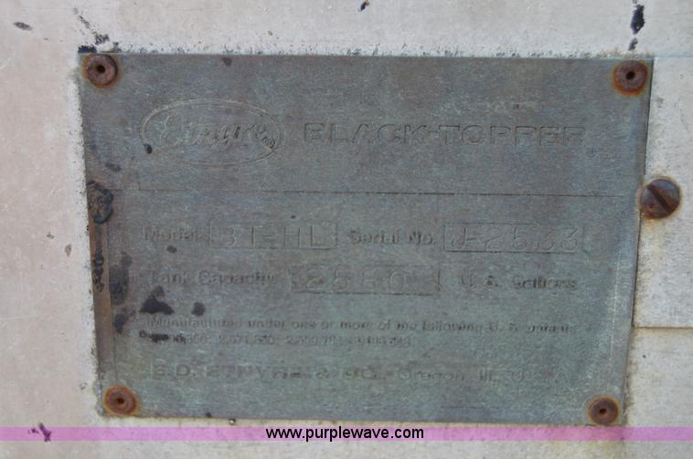 image for item H2819 1979 Ford 800 oil distributor