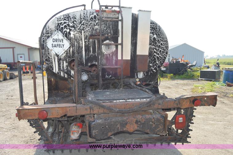 image for item H2819 1979 Ford 800 oil distributor