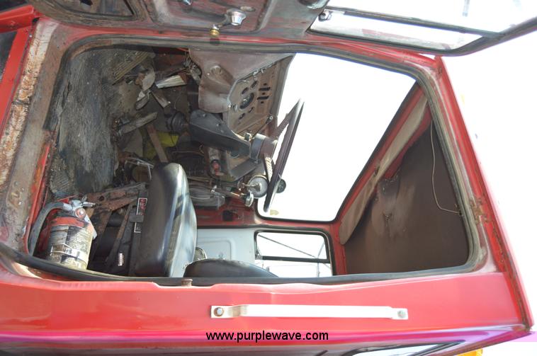 image for item H2819 1979 Ford 800 oil distributor